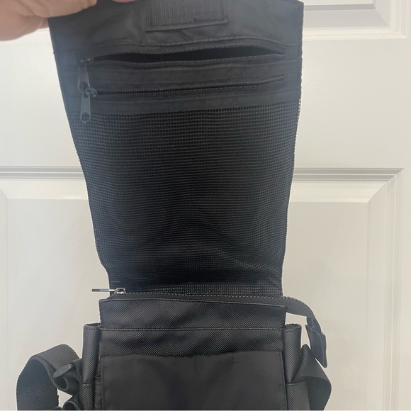 SAMSONITE Black Crossbody Tablet Bag - Picture 7 of 9